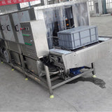 Baked food transport box cleaning equipment